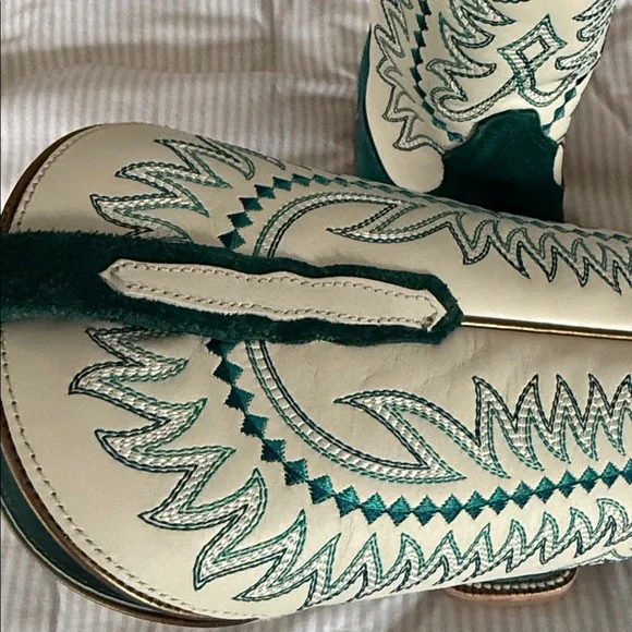 Ariat Derby Monroe Western Boot in Ancient Turquoise Roughout - Picture 12 of 12